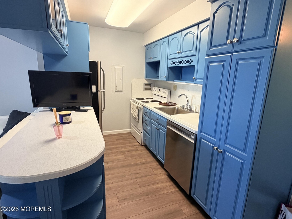 480 Ocean Avenue - Photo 2