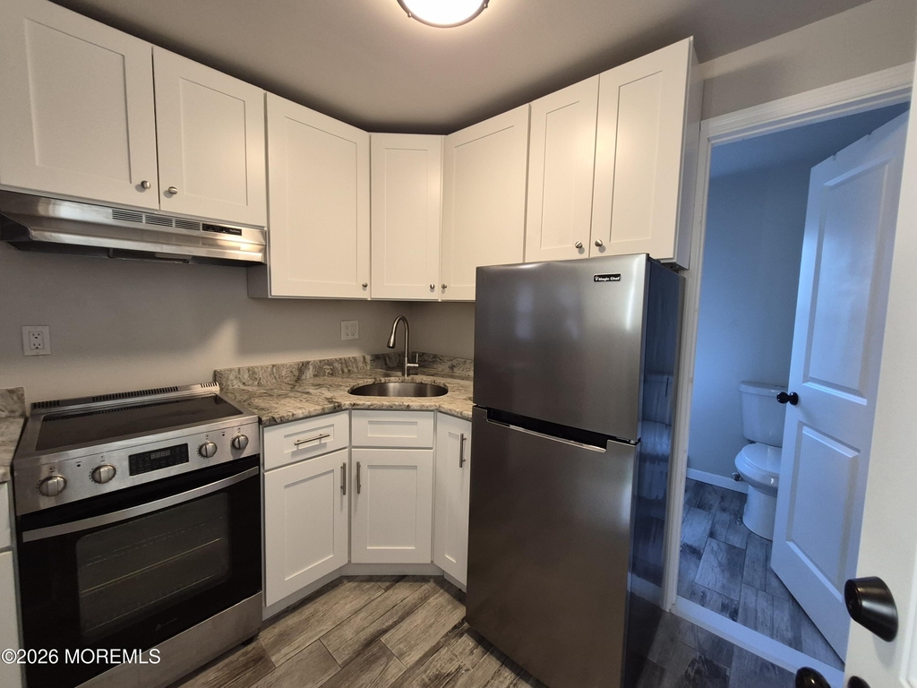 1022 Sewall Avenue - Photo 8