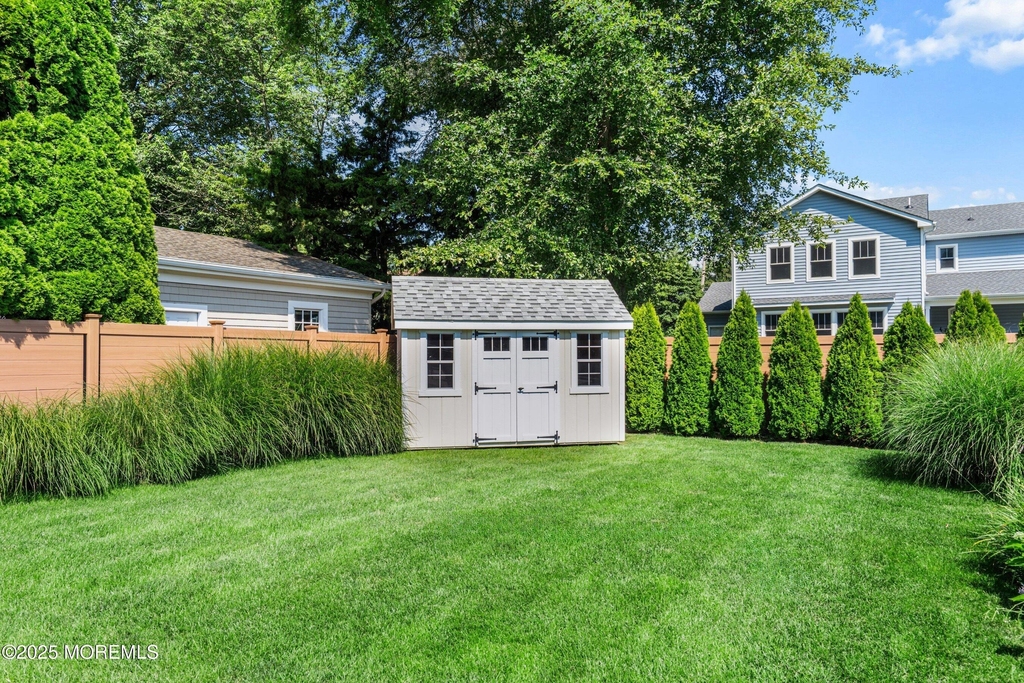 1204 Holly Place - Photo 29