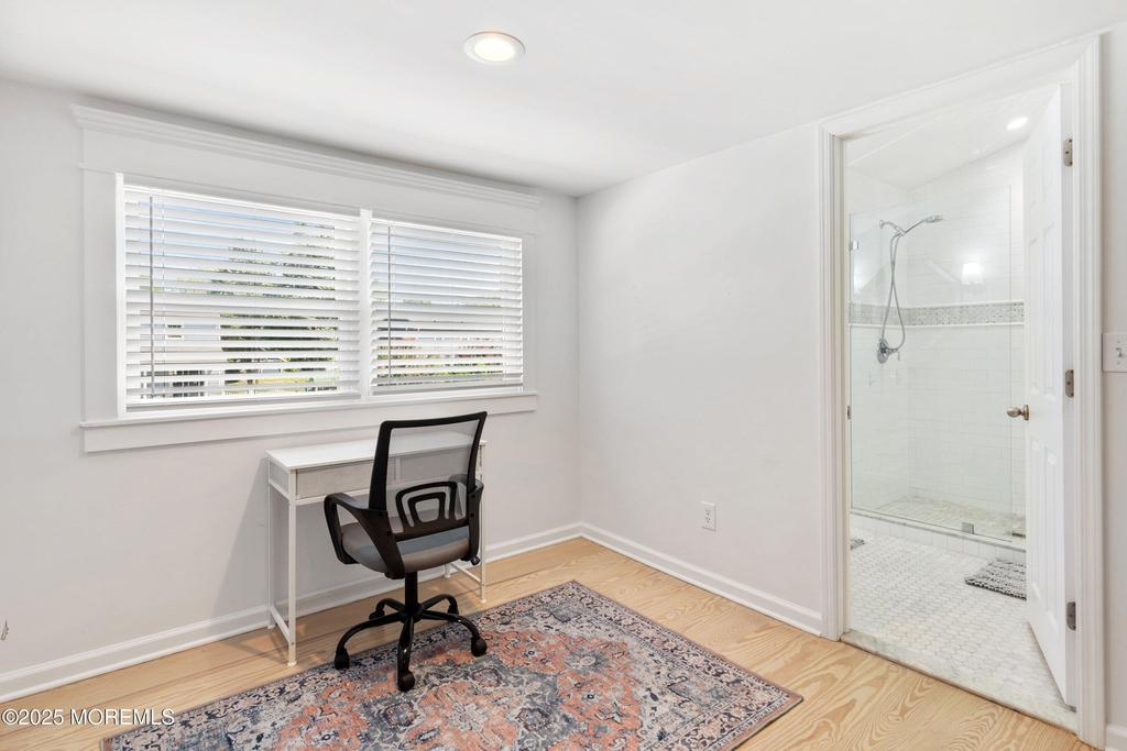 1204 Holly Place - Photo 18