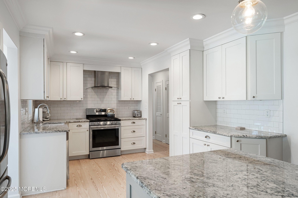 1204 Holly Place - Photo 11