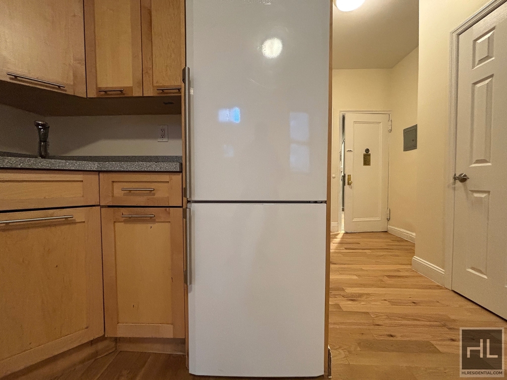 East 89 Street - Photo 4