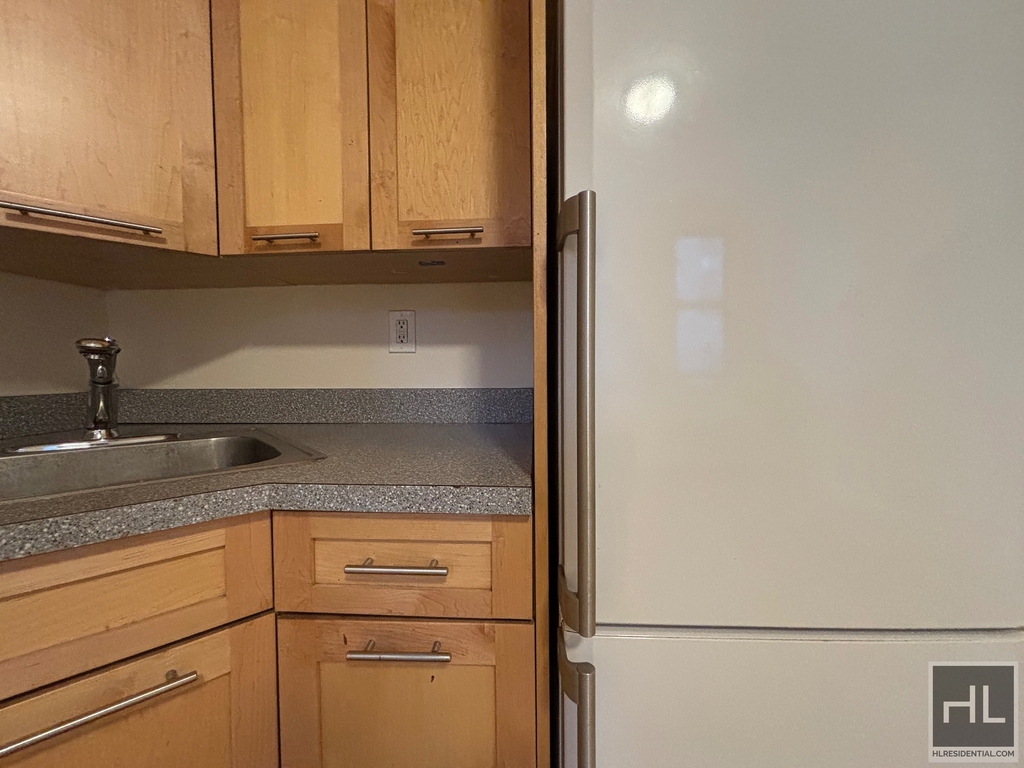 East 89 Street - Photo 3