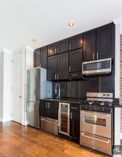 West 52 Street - Photo 2