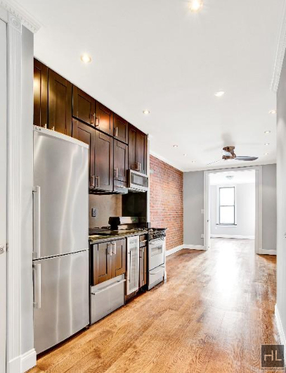 West 52 Street - Photo 1