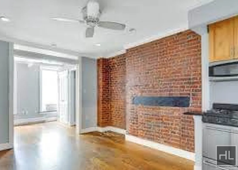 Avenue B - Photo 1