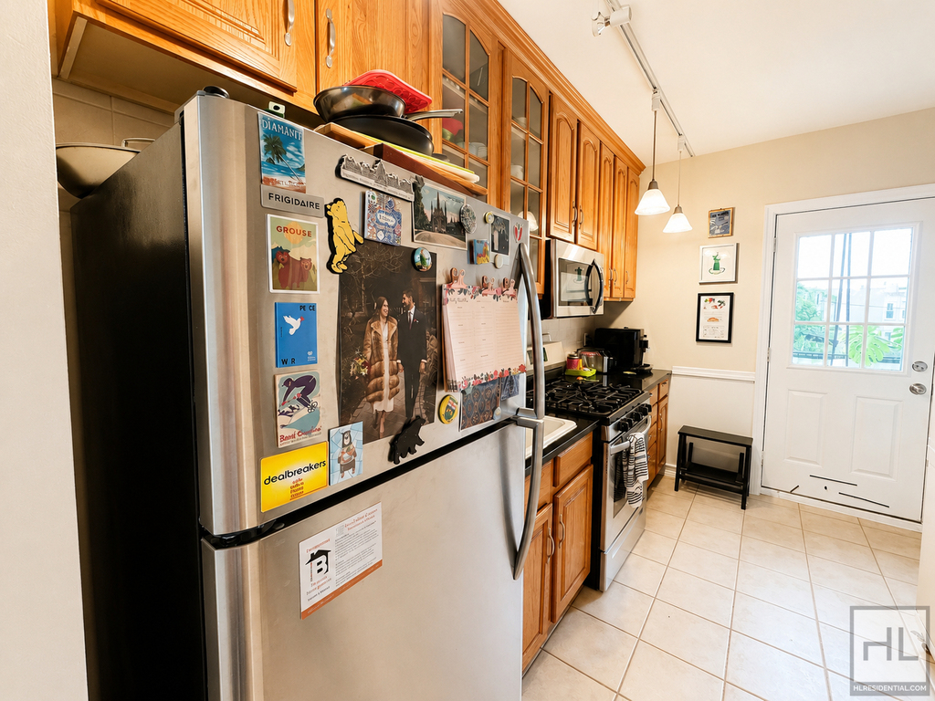 Greenwood Avenue - Photo 7