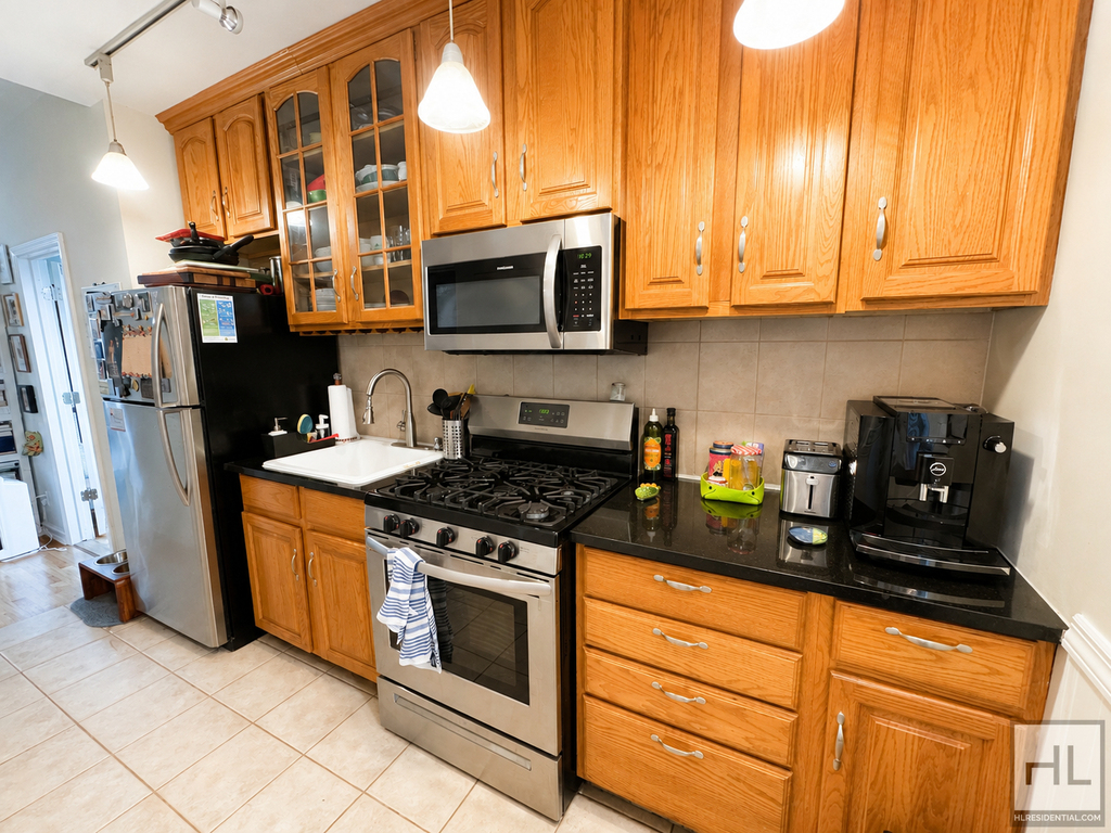 Greenwood Avenue - Photo 6