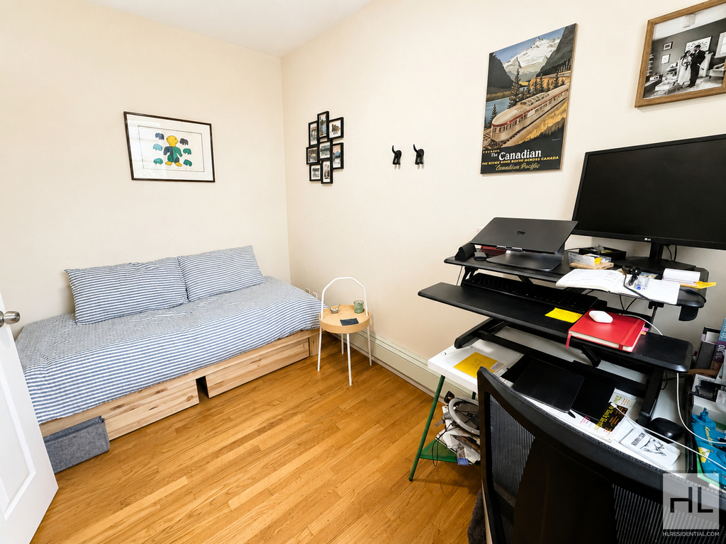 Greenwood Avenue - Photo 1