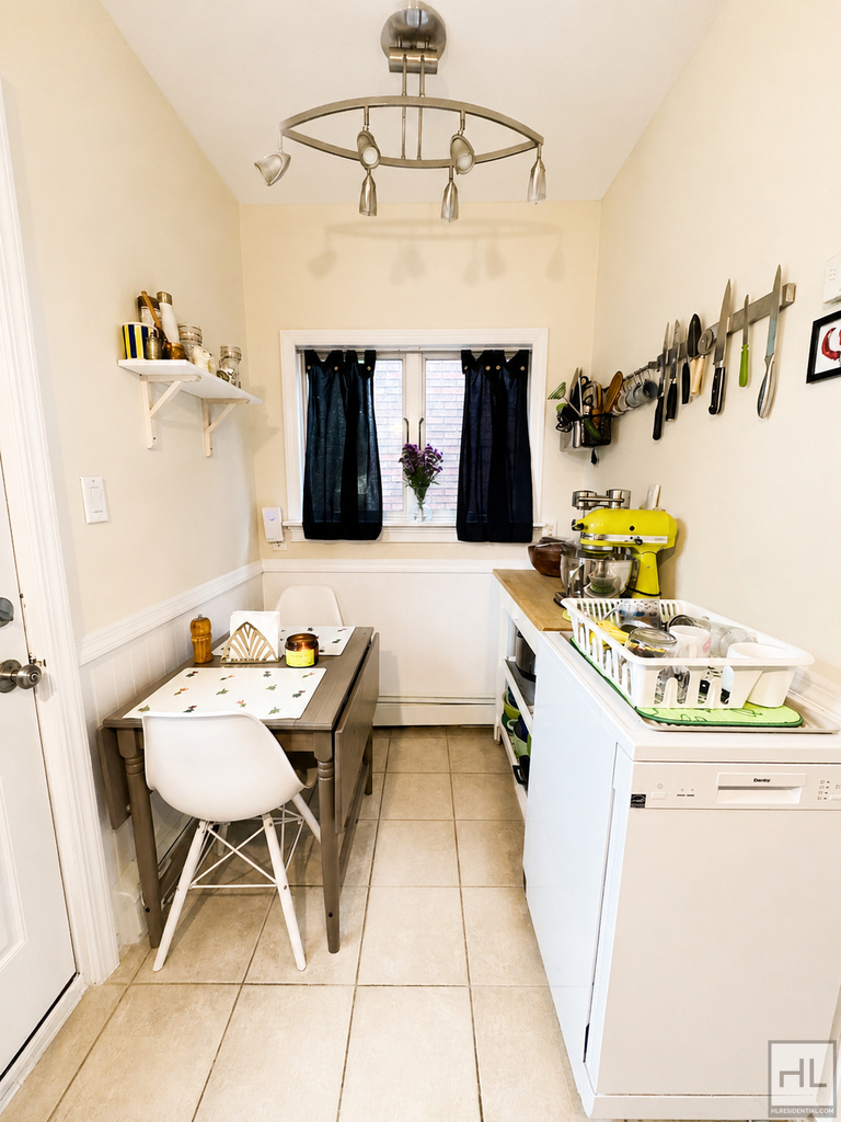 Greenwood Avenue - Photo 4