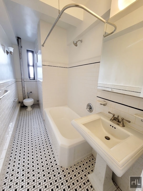East 56 Street - Photo 3