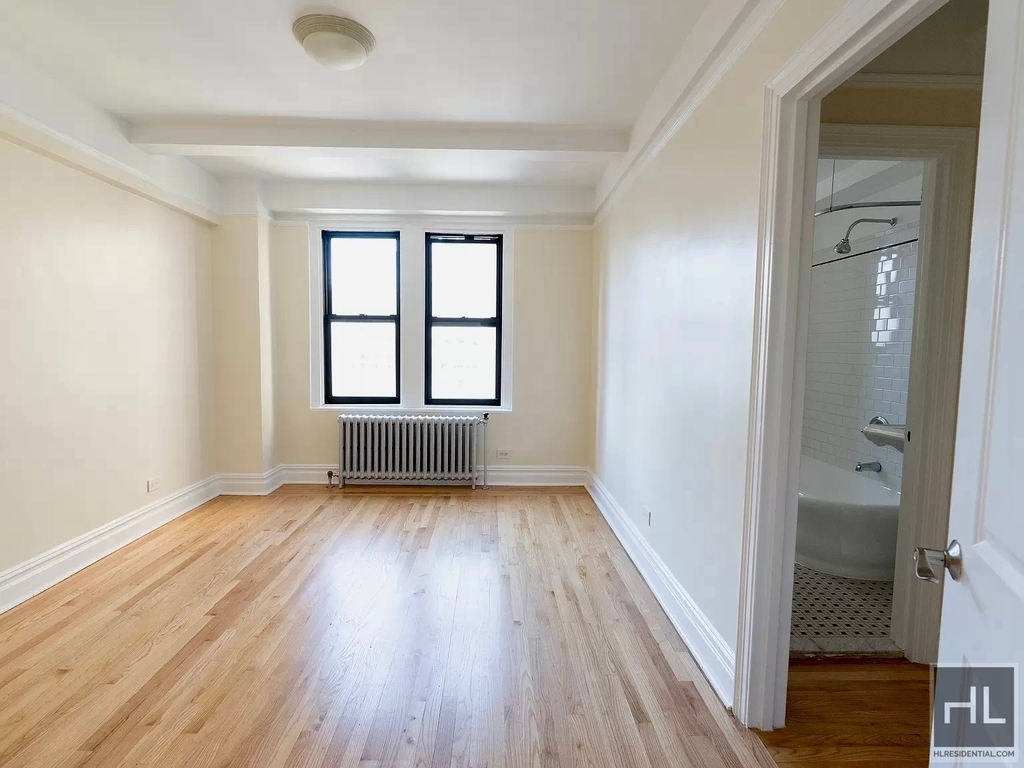 East 68 Street - Photo 1