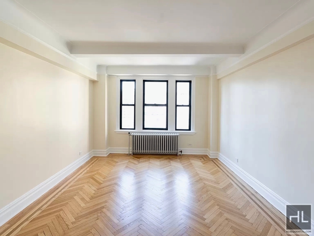 East 68 Street - Photo 0