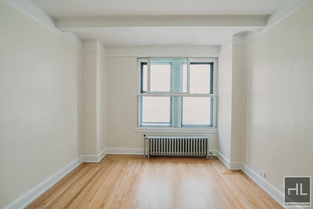 East 68 Street - Photo 2
