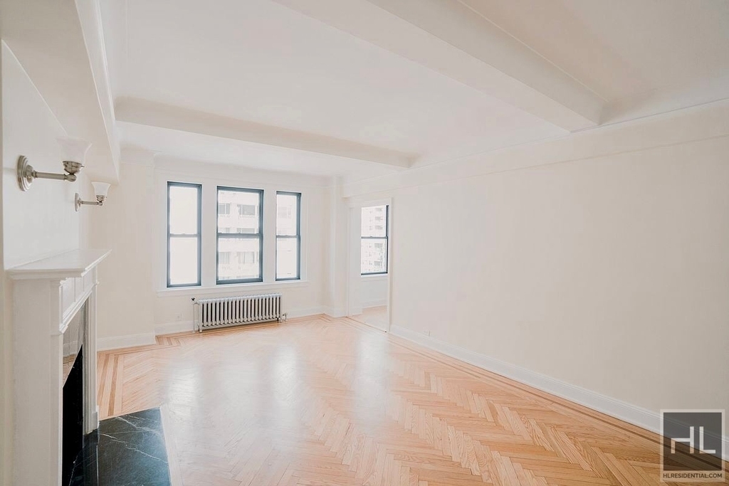 East 68 Street - Photo 1