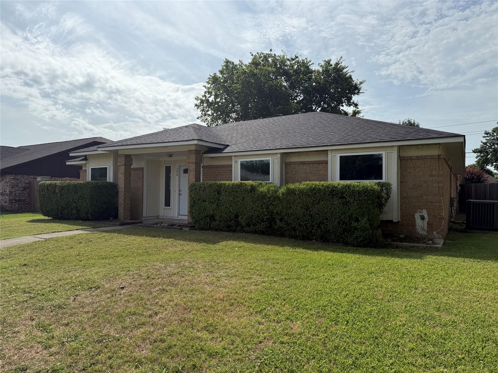 206 E Ridgegate Drive - Photo 2