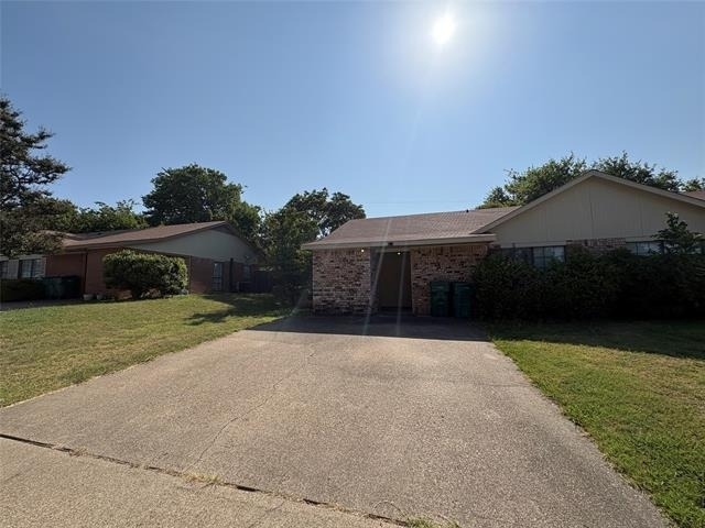 714 Hillcrest - Photo 0