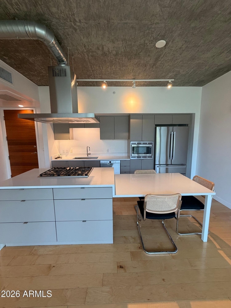 100 W Portland Street - Photo 1