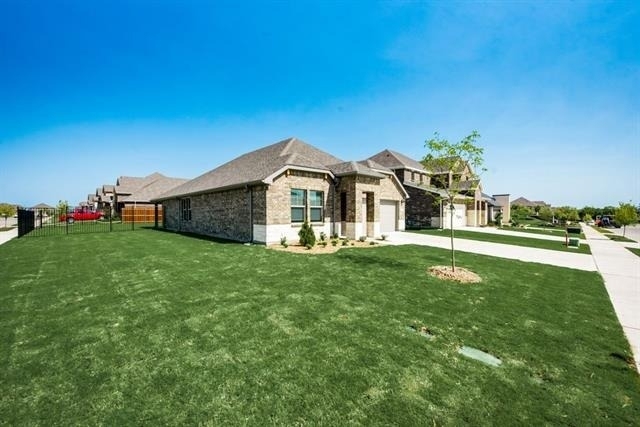 605 Cedar Springs Drive - Photo 0