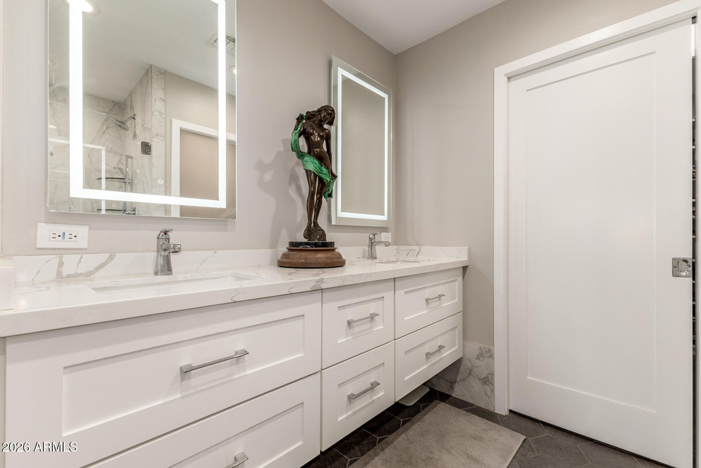 5137 N 79th Place - Photo 11