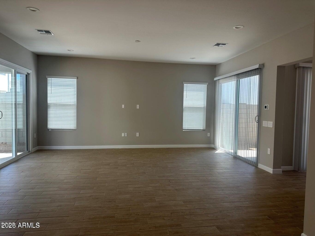 5124 E Coolbrook Avenue - Photo 1