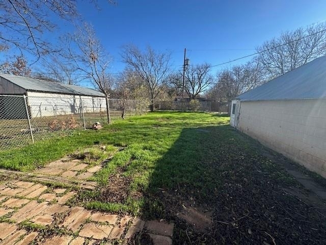 881 Ross Avenue - Photo 13