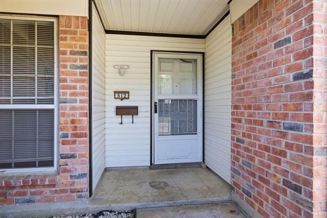512 Sussex Drive - Photo 2