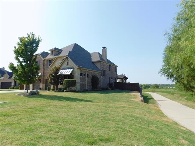 1704 Serra Drive - Photo 2