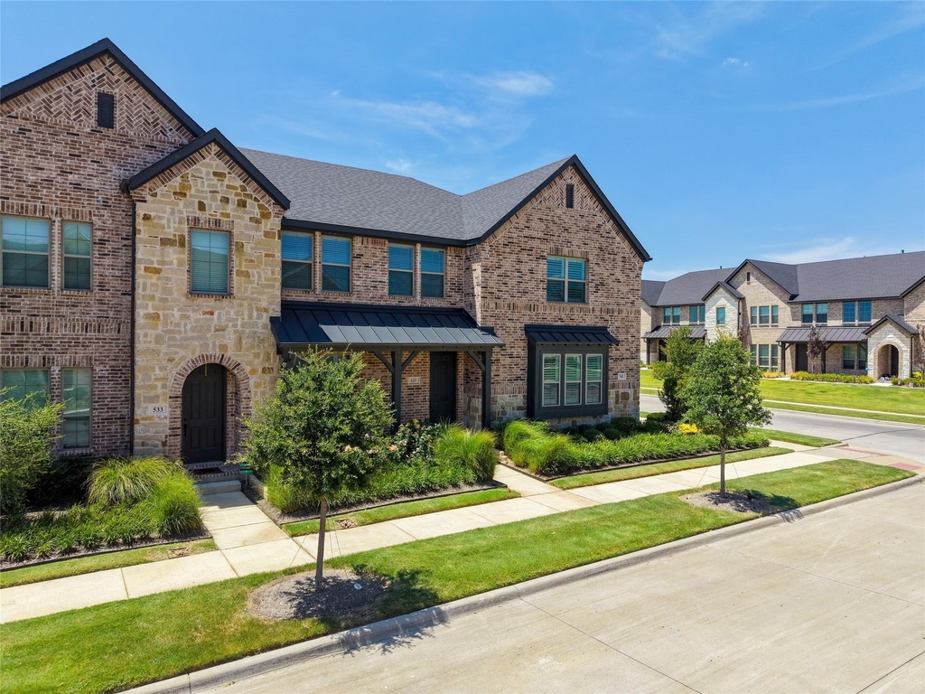 537 Parkside Drive - Photo 2
