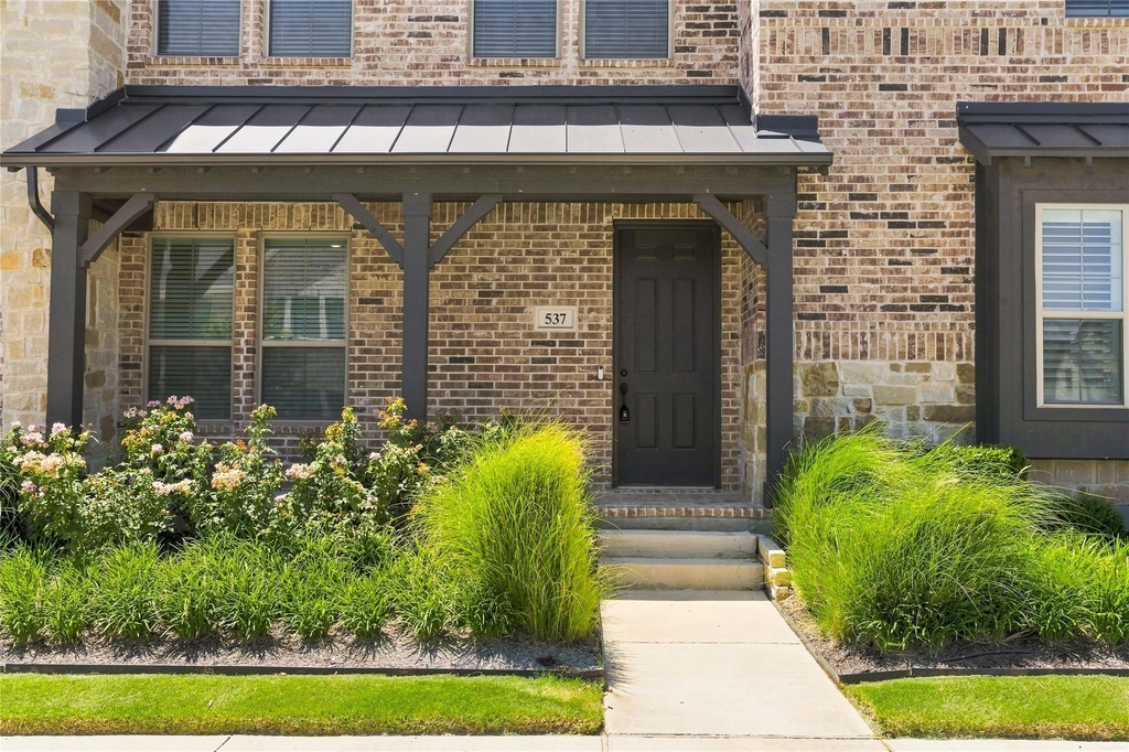 537 Parkside Drive - Photo 3