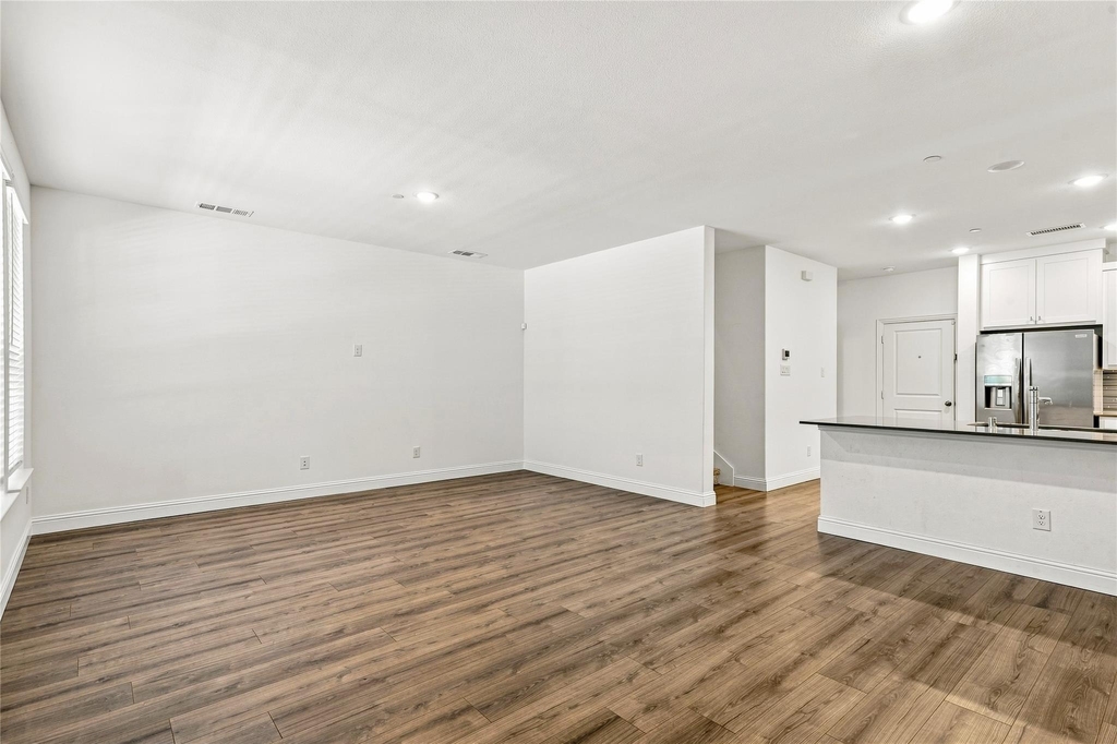 537 Parkside Drive - Photo 8