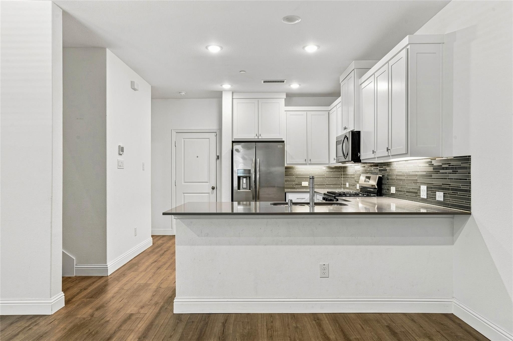 537 Parkside Drive - Photo 9