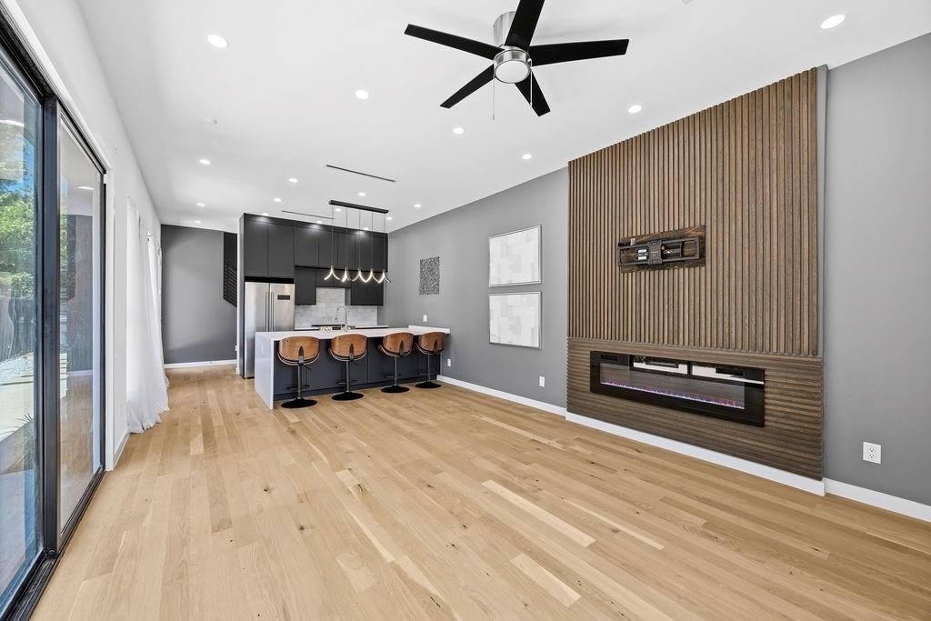 2722 Hondo Avenue - Photo 3