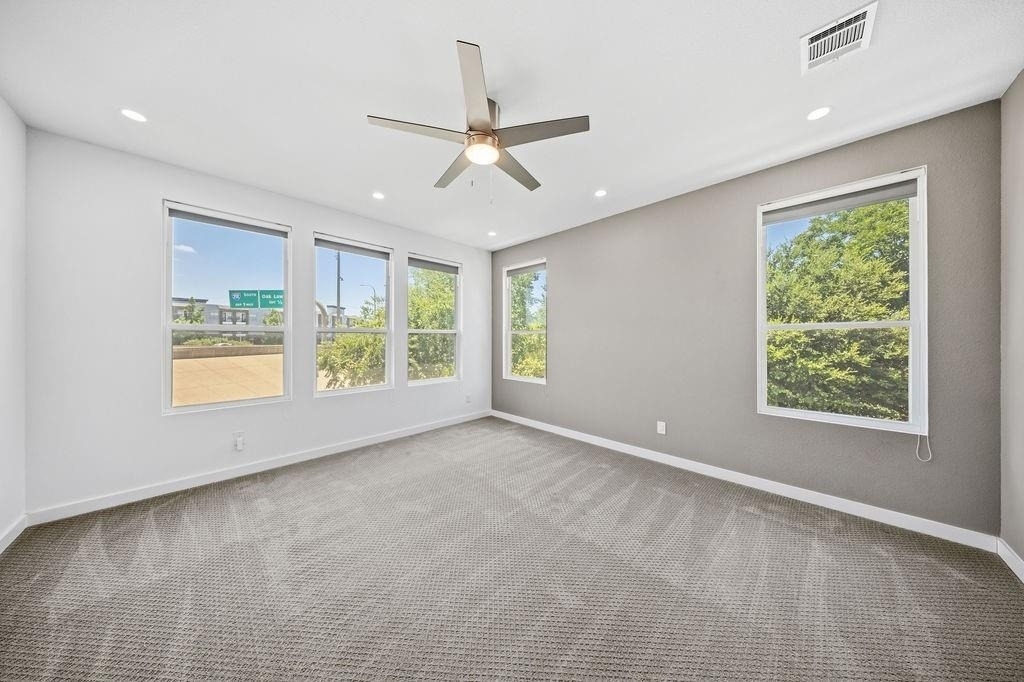 2722 Hondo Avenue - Photo 10