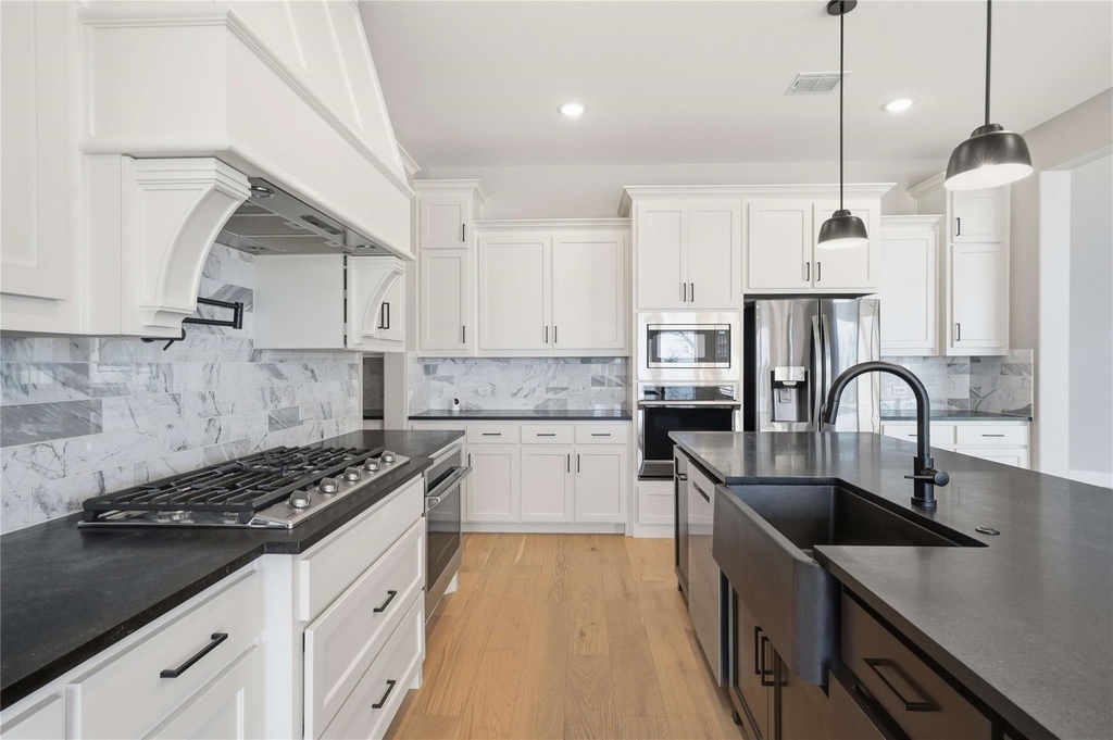 1410 Binkley Avenue - Photo 8