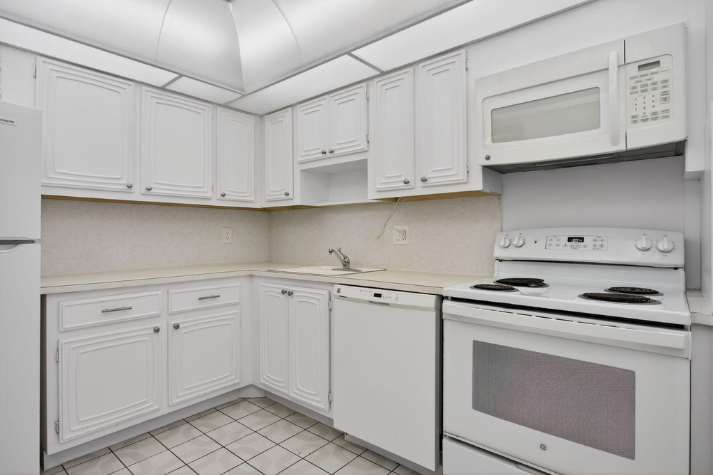 2651 S Palm Aire Drive - Photo 3