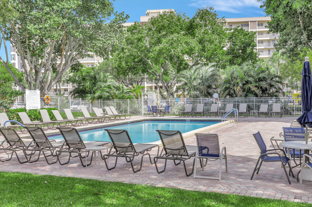 2651 S Palm Aire Drive - Photo 32