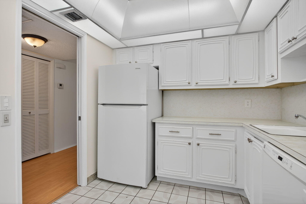 2651 S Palm Aire Drive - Photo 4