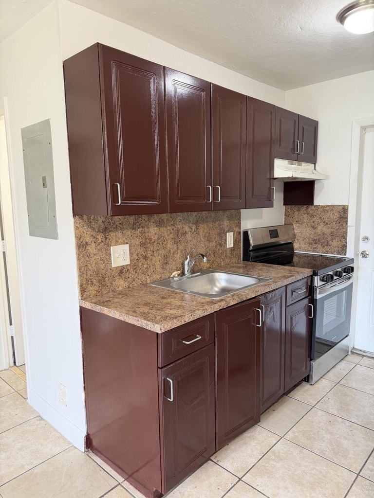 1124 Nw 2nd Street - Photo 2
