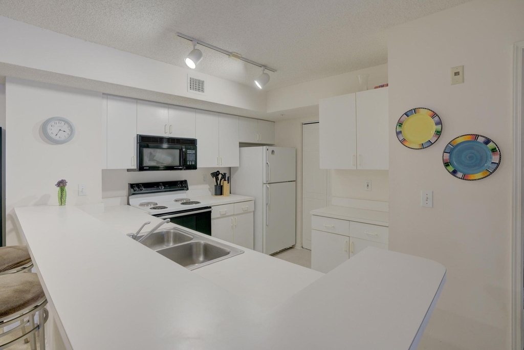 242 Village Boulevard - Photo 3
