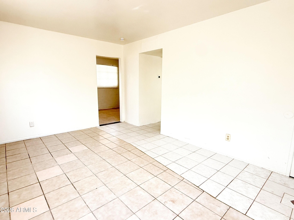 7007 S 8th Street - Photo 2