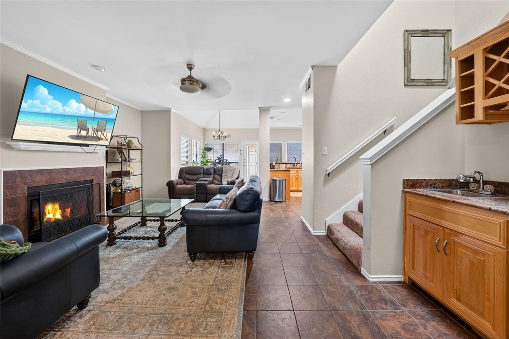 6015 Homestead Court - Photo 2