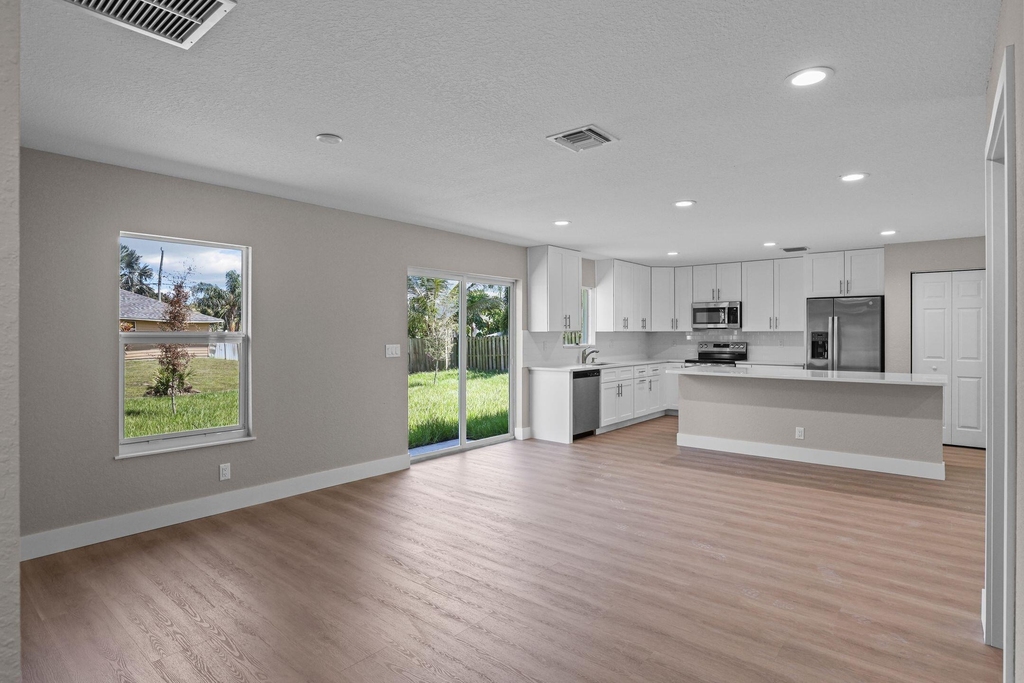 4611 Sunset Boulevard - Photo 5