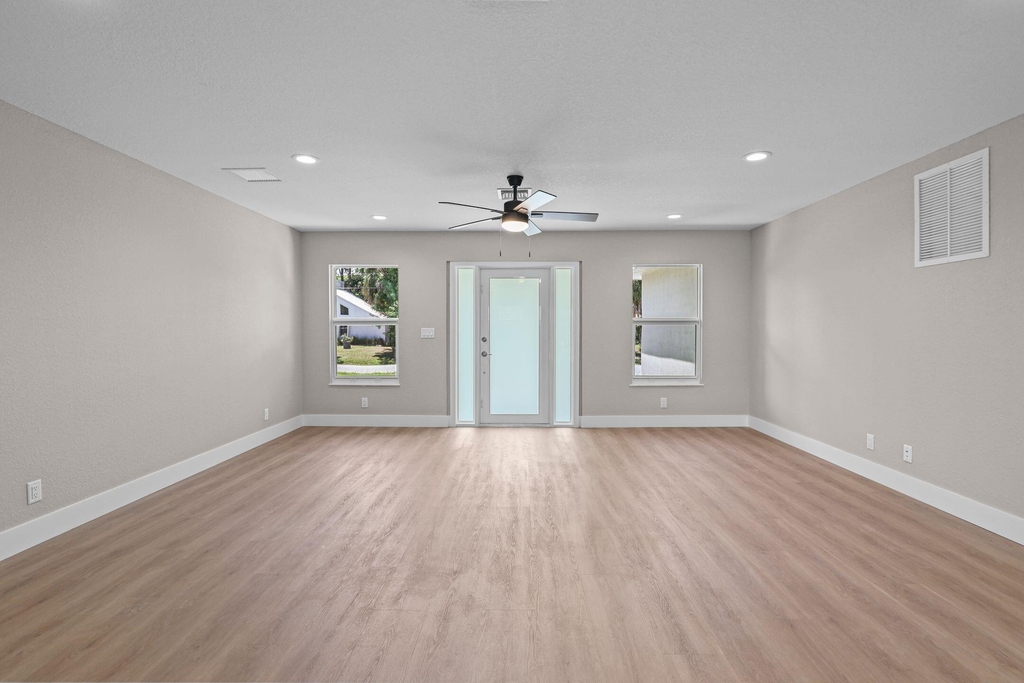 4611 Sunset Boulevard - Photo 1