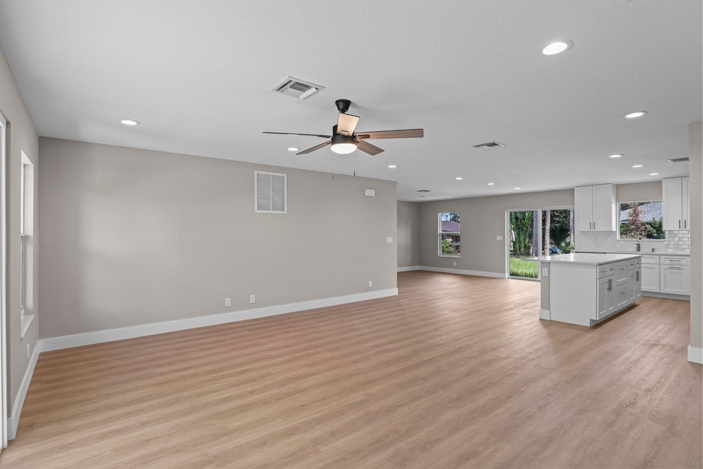 4611 Sunset Boulevard - Photo 3