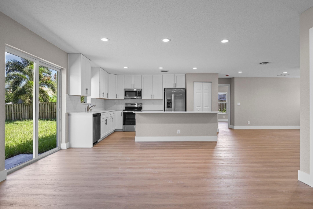 4611 Sunset Boulevard - Photo 4
