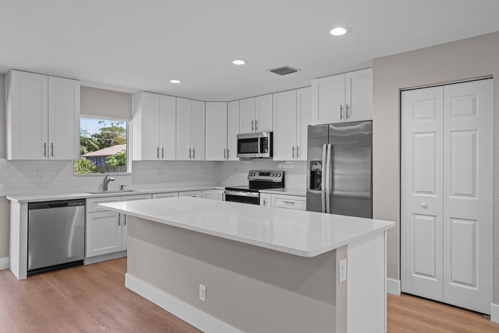 4611 Sunset Boulevard - Photo 6