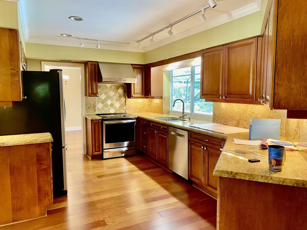 1140 Sw 15th Street - Photo 15