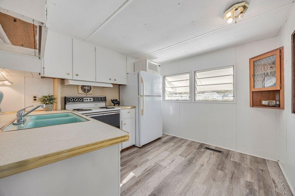 14556 Glenview Drive - Photo 11