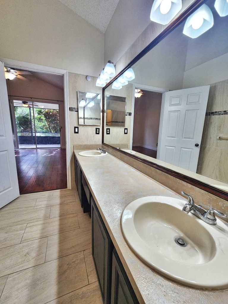 7705 Forest Green Lane - Photo 10